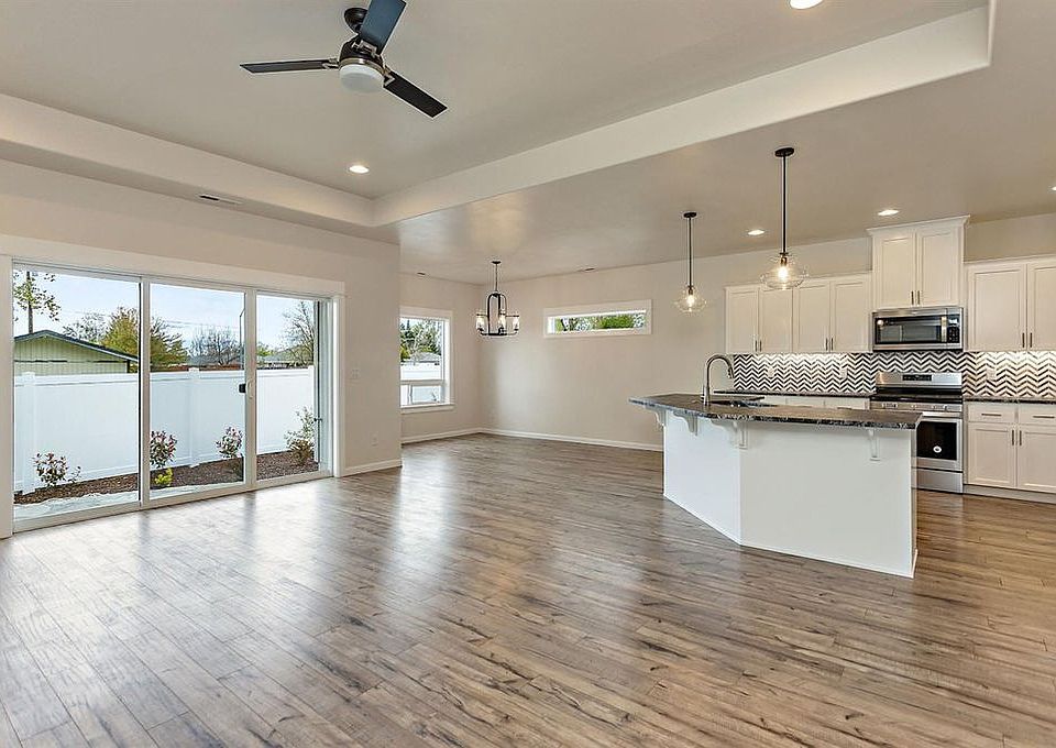 2nd image of 3735 Harper Way
