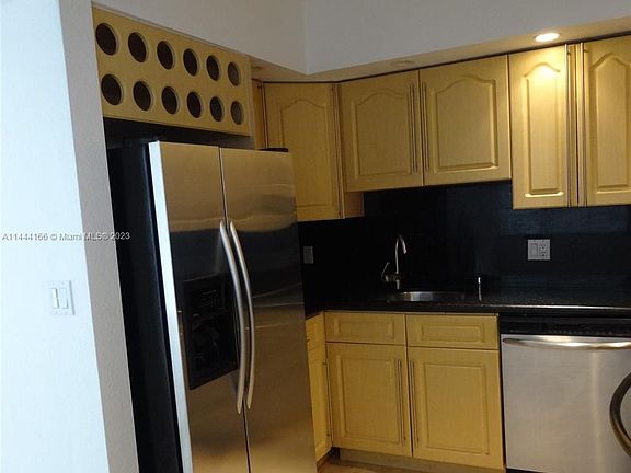 4th image of 5600 Collins Ave APT 12D