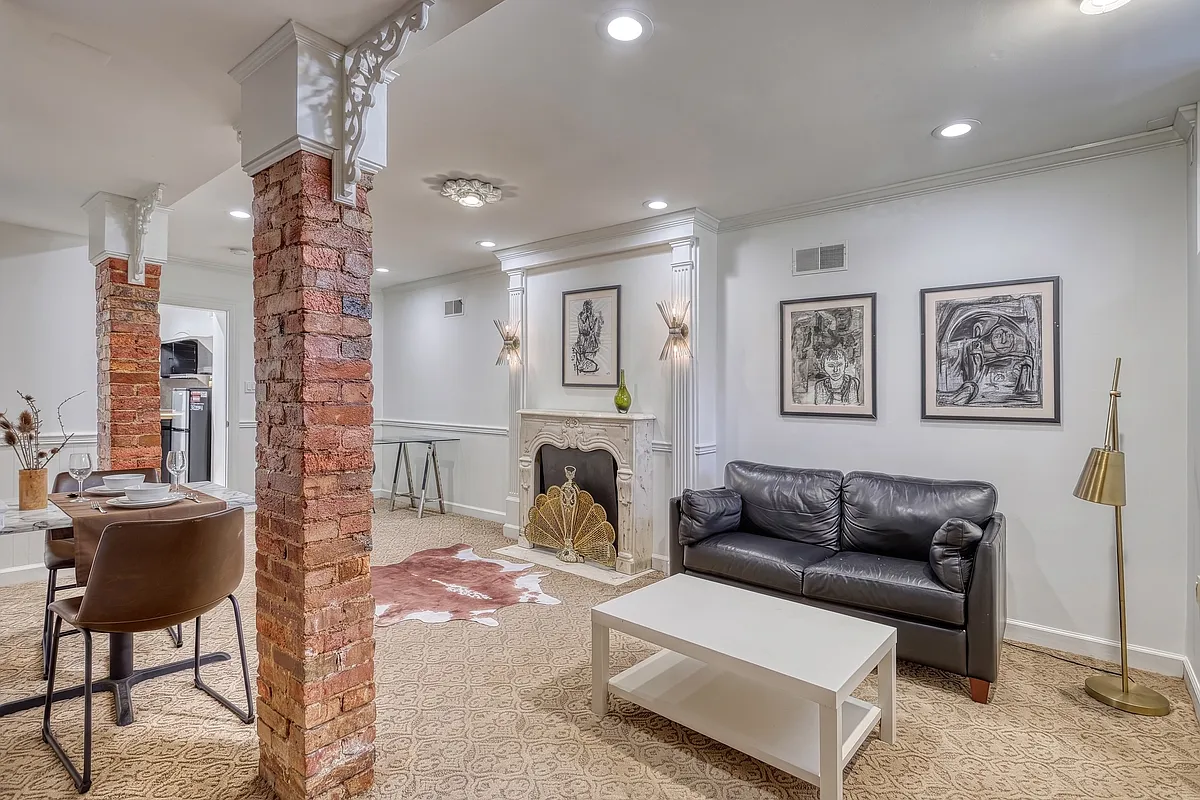 Building Photo - 411 Walnut St #LL