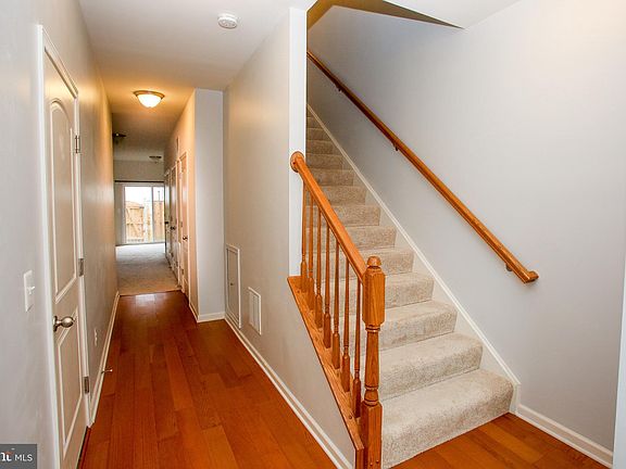 3rd image of 115 Dandridge Ct