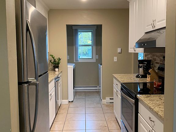 4th image of 1749 Oakdale Ave APT 2