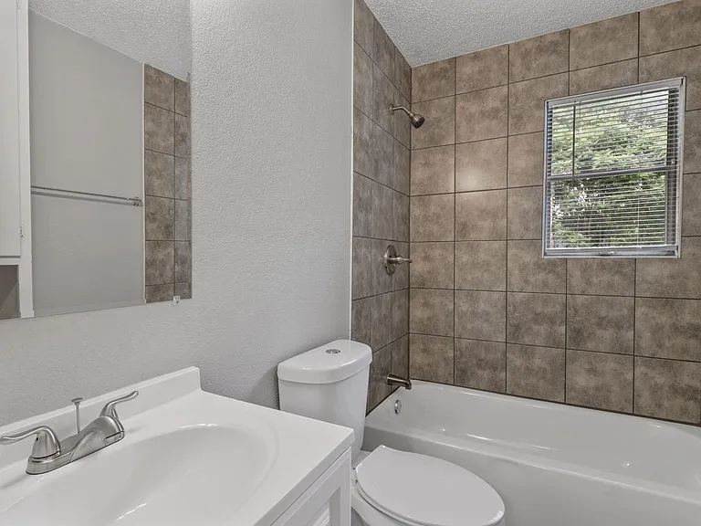 3847 Castle Hills Dr — Photo 7