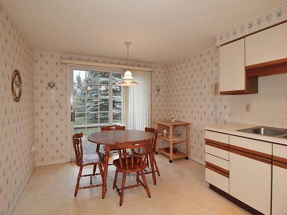5th image of 49 Wellington Ct