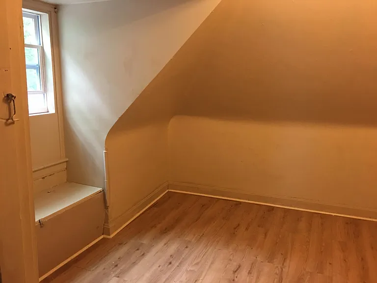 6th upstairs bedroom