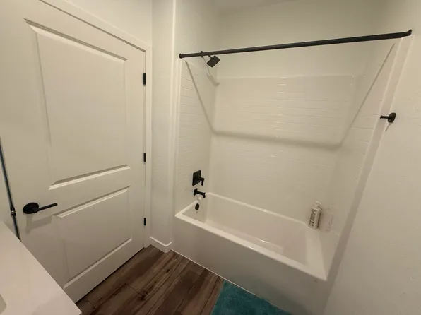 6119 W Flint Way, Fresno, CA 93723
