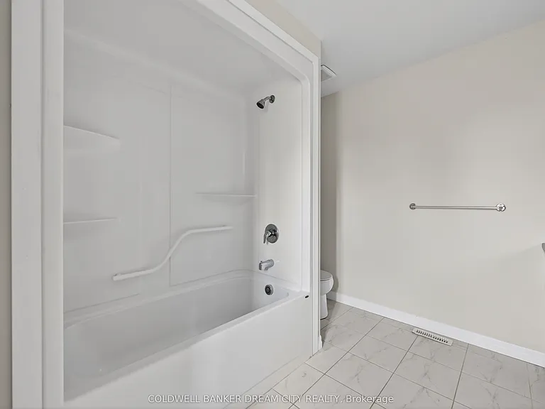 98 Livingston Dr — Photo 31