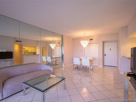 4th image of 4350 Hillcrest Dr APT 1015
