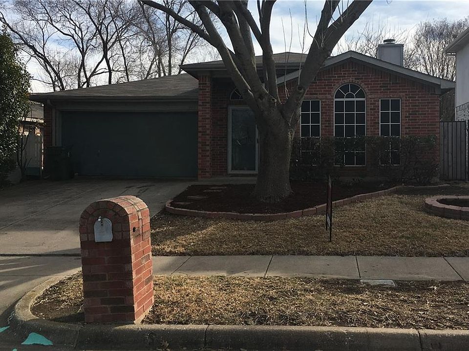 1st image of 220 Moss Hill Dr