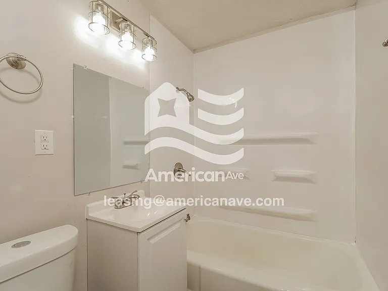 1722355_014_bathroom_13688211.jpg