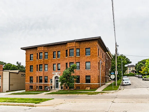718 15th St APT 5, Des Moines, IA 50314