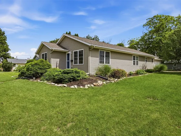 1103 E 1st St, Anamosa, IA 52205
