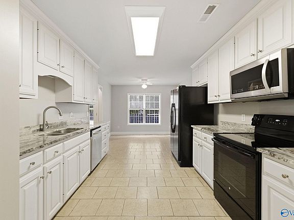 4th image of 242 Chestnut Oak Cir