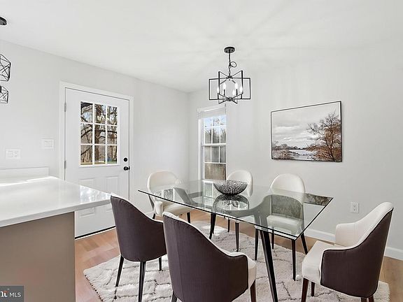 3rd image of 15327 Inlet Pl
