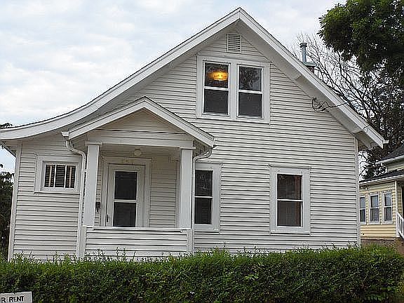 1st image of 757 Roberts St