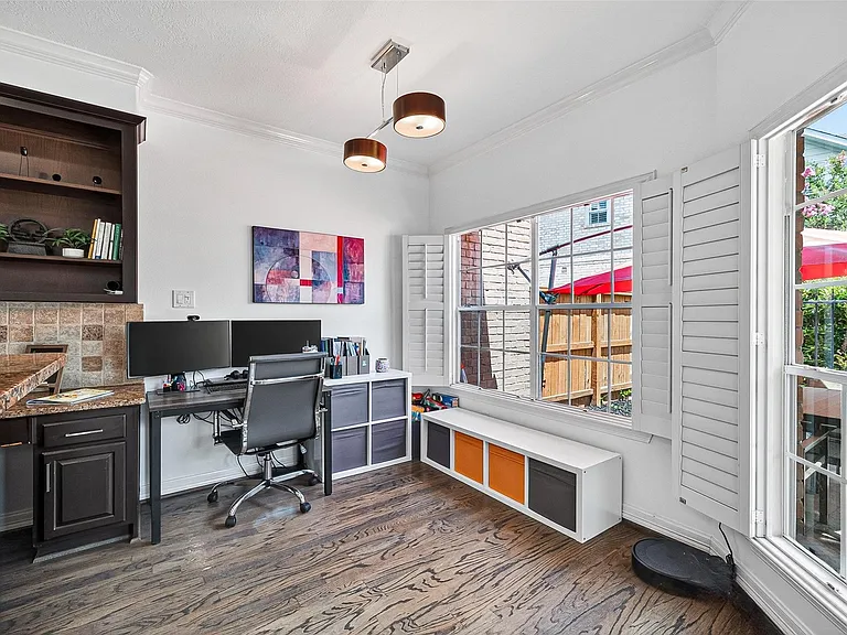 1015 Enclave Sq S — Photo 15