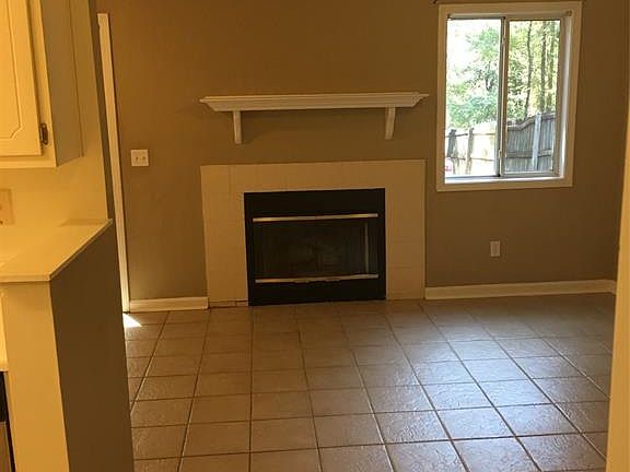3rd image of 307 Candlebrook Dr