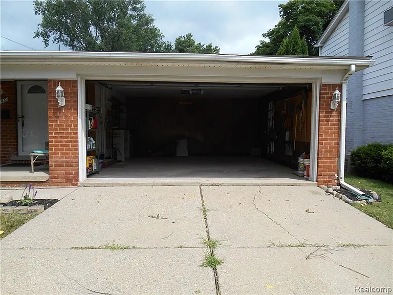 1440 W Elmwood Ave — Photo 28