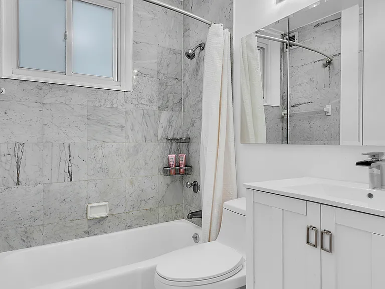 220 E 65th St #9B — Photo 7