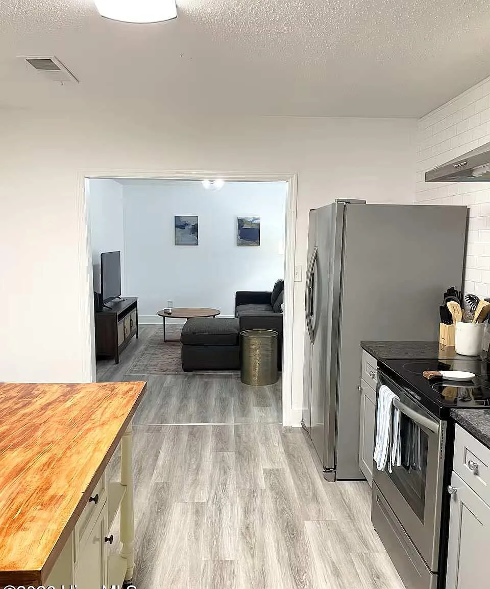 2 bed, 2.0 bath, $1,700 — Photo 3