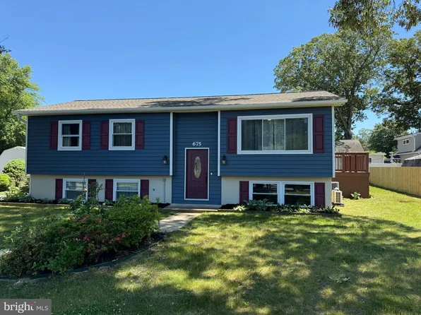 675 211th St, Pasadena, MD 21122