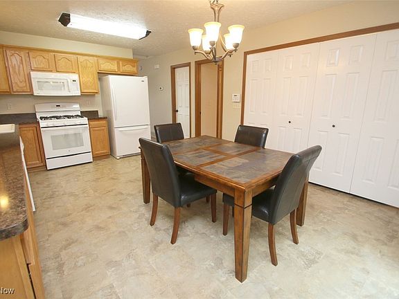 4th image of 8455 Bridgeport Ln
