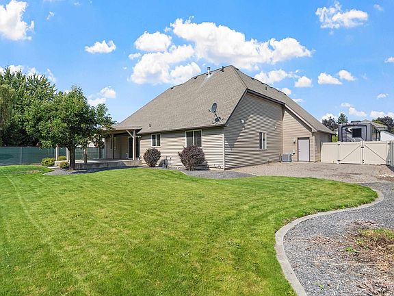 3rd image of 15926 E Renz Dr