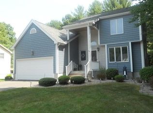 38 Mayflower Ln, East Longmeadow, MA 01028