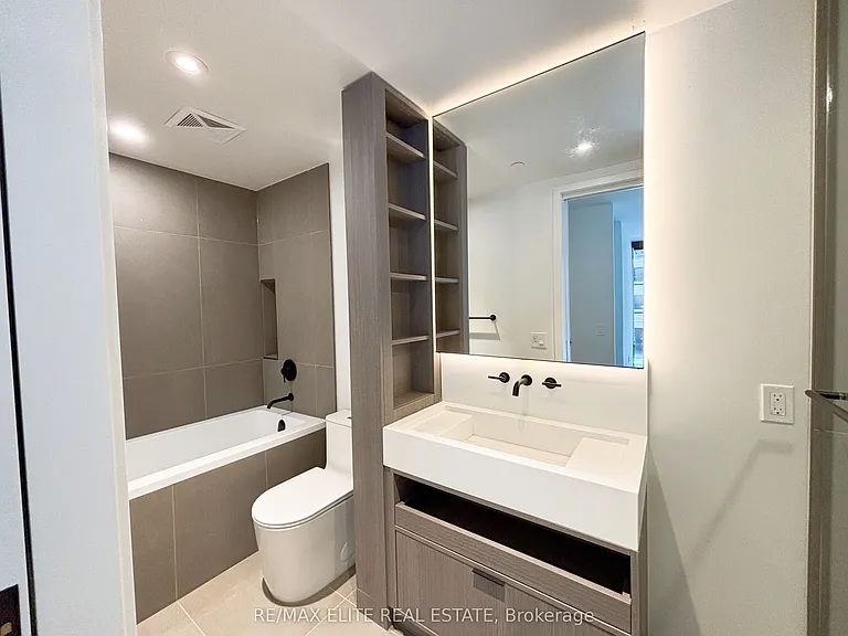 55 Charles St E #Townhouse 10 — Photo 12