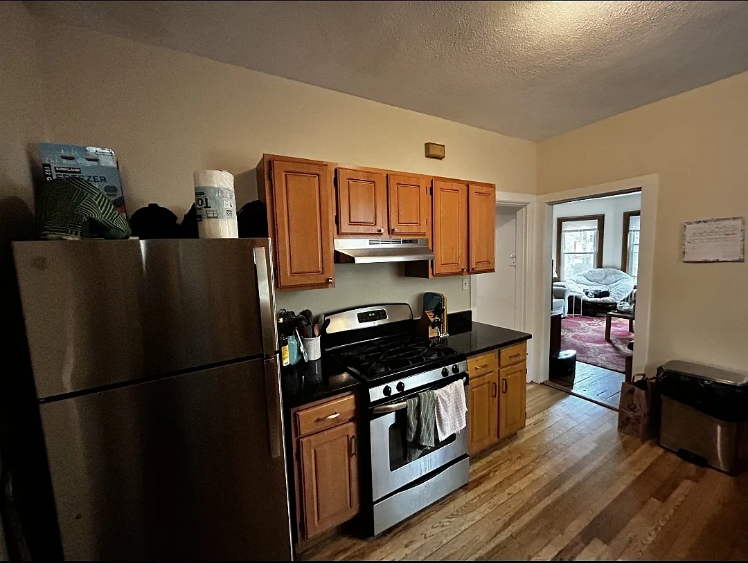 4 bed, 1600 sqft, $3,900 — Photo 2