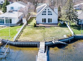 16879 Lake Rd, Spring Lake, MI 49456