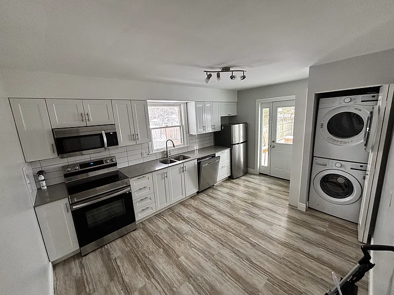 140 Byron Ave #1 — Photo 7