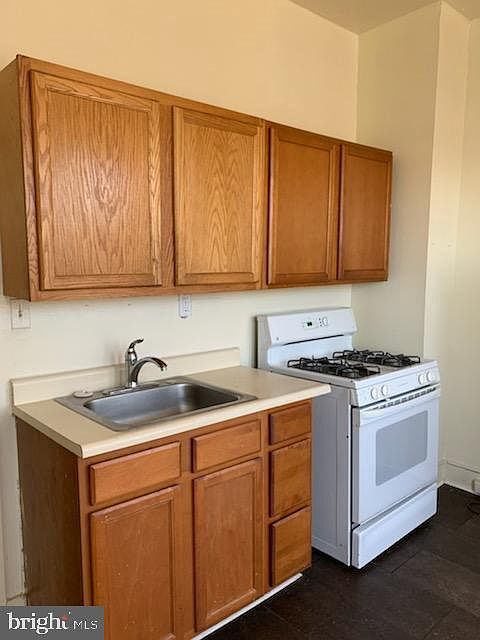 2nd image of 1719 North Broadway