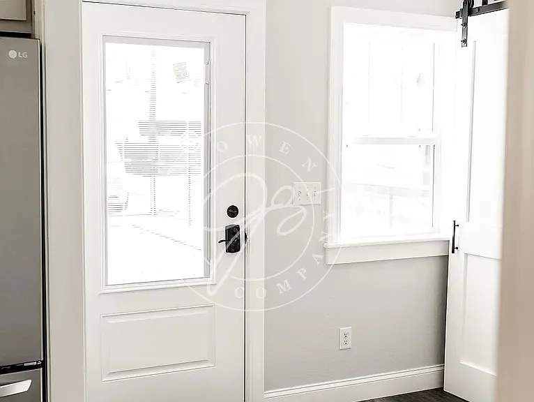 426 E 5th St — Photo 9