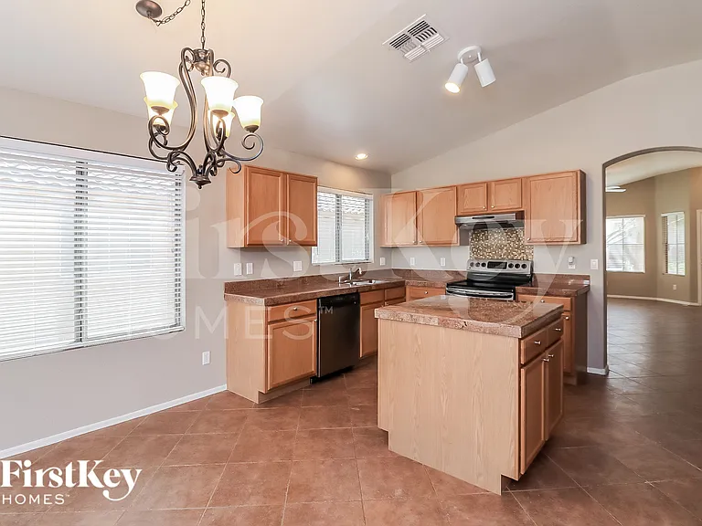 4936 W Glass Ln — Photo 7