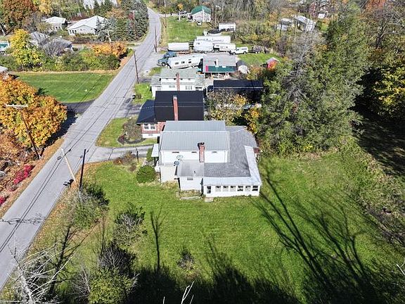 4th image of 3062 Colonial Dr