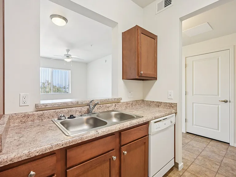 Washington Pointe — Photo 31