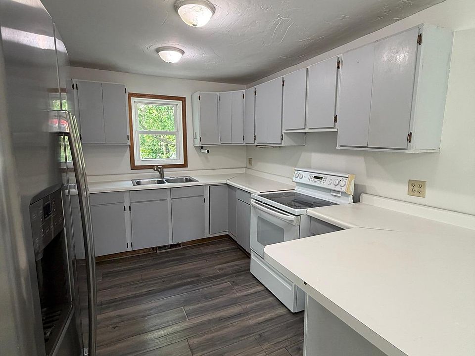 1st image of 607 1st Ave E