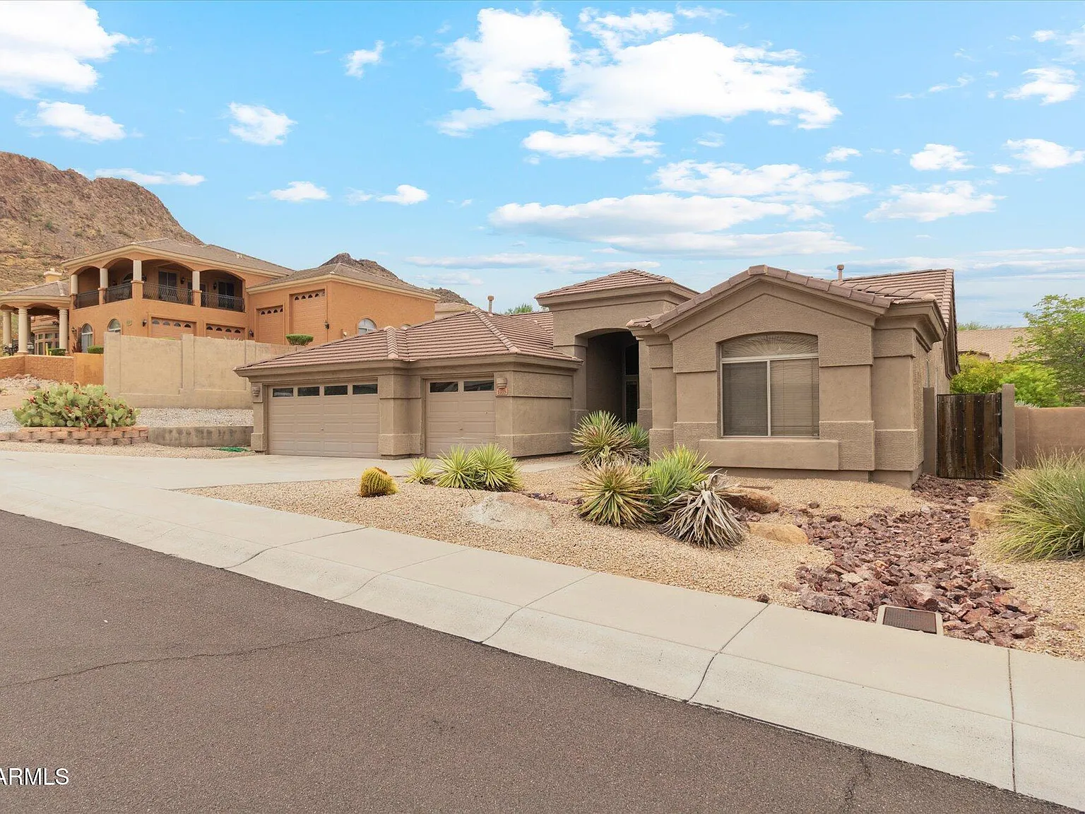 4 bed, 2.0 bath, 2337 sqft, $2,950 — Photo 1