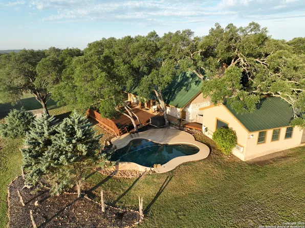 1207 Cottonwood Trl, Blanco, TX 78606