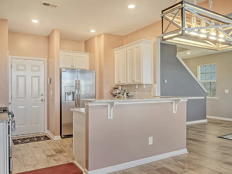 838 Redbud Ln — Photo 9