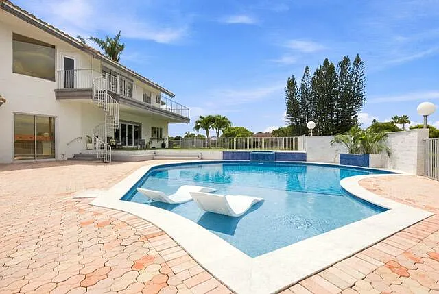 4 bed, 6.0 bath, 5068 sqft, $7,500 — Photo 3