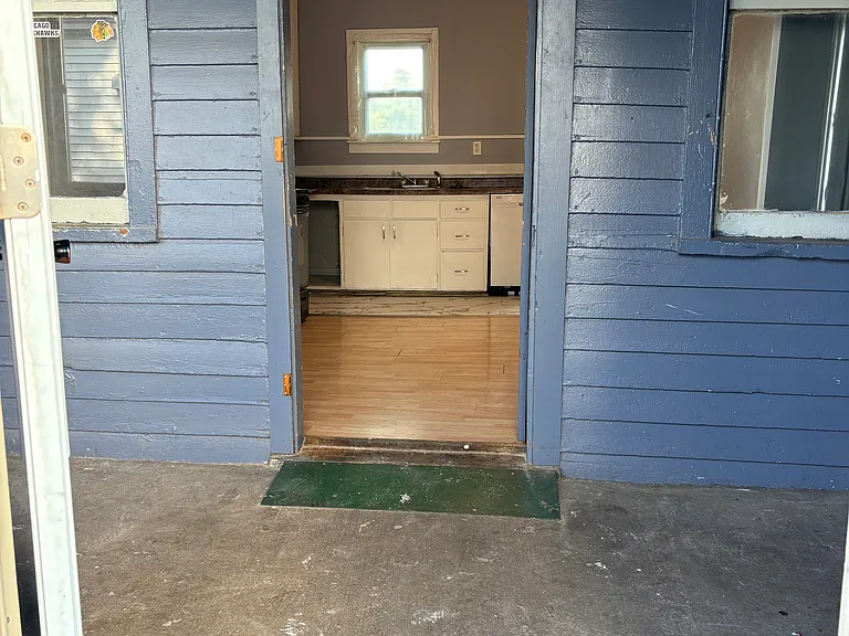 307 E Superior St — Photo 4