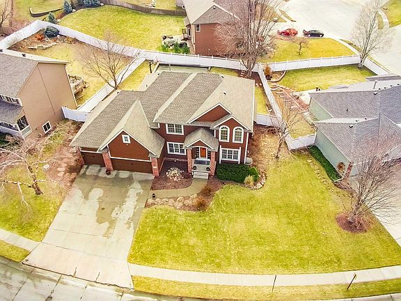 2nd image of 9917 Brentwood Dr