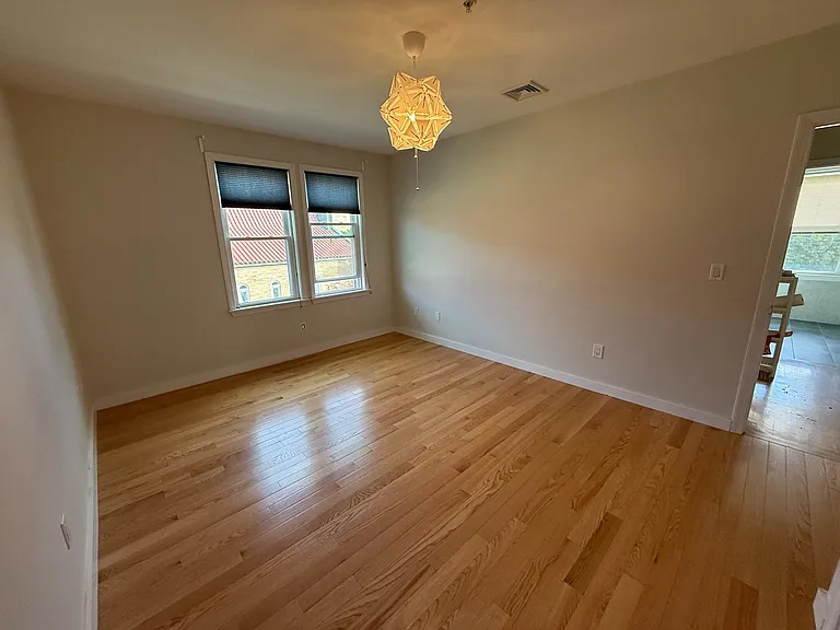 486 Revere St — Photo 5