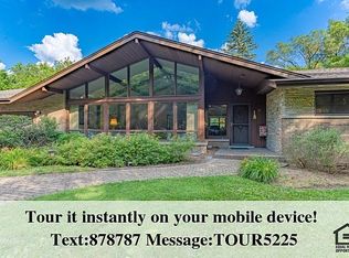 15 Wood Creek Rd, Barrington, IL 60010