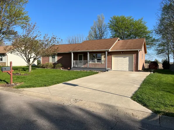 22 Lakewood Dr, Trafalgar, IN 46181