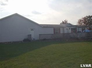 977 Pear Rd, Walnutport, PA 18088