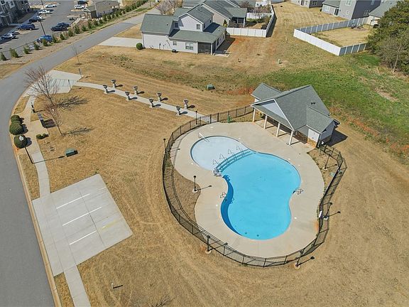 3rd image of 430 Bee Cove Way