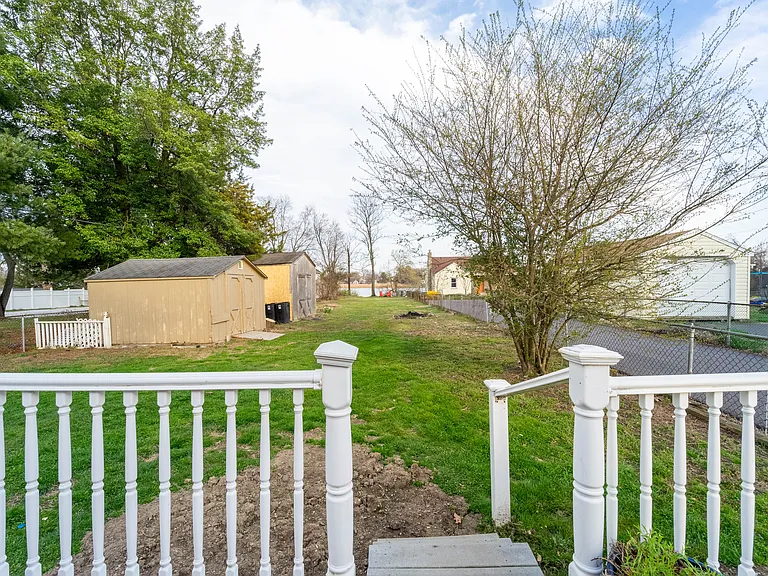 8033 Edgewater Ave — Photo 42