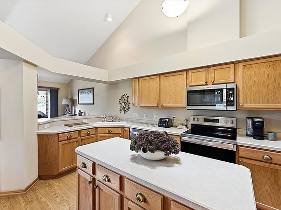 3rd image of 247 W Canyon Dr